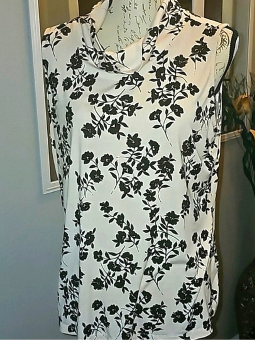 Cowl Neck Floral Sleeveless Camisole - Black & White
